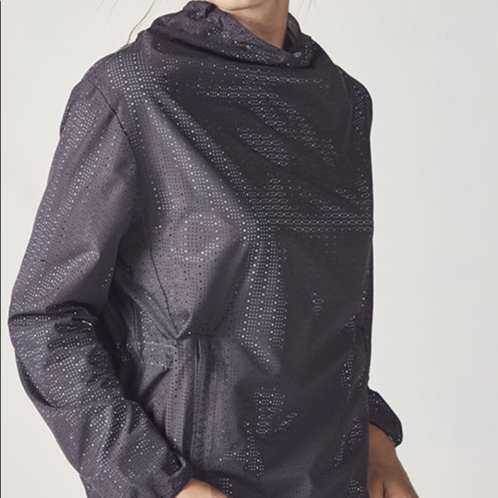 women’s lightweight athletic pullover